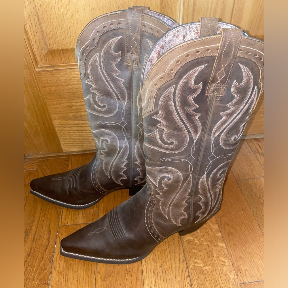 Ariat Size 11 pointed toe boots - Picture 2 of 8